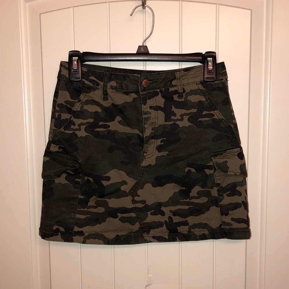 Forever 21 camo skirt
